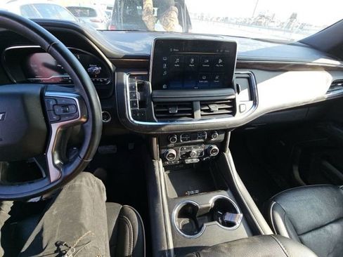 Used 2023 Chevrolet Suburban Premier image 11