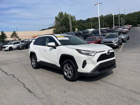 Certified 2024 Toyota RAV4 LE AWD/4WD image 6
