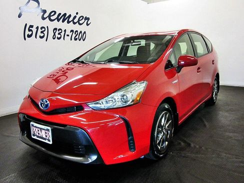 Used 2017 Toyota Prius V Three image 1
