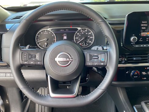 Certified 2025 Nissan Pathfinder SV AWD/4WD image 38