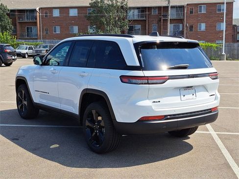 New 2025 Jeep Grand Cherokee Limited w/ Luxury Tech Group II image 3