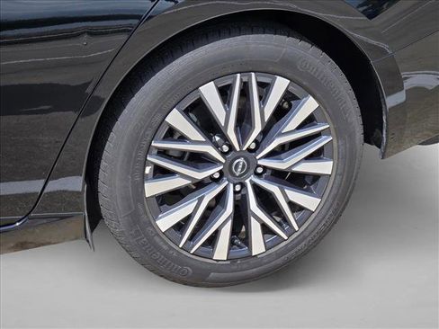 Used 2025 Nissan Altima 2.5 SV FWD image 21