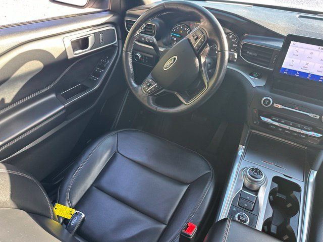 Used 2020 Ford Explorer XLT w/ Equipment Group 202A AWD/4WD image 22