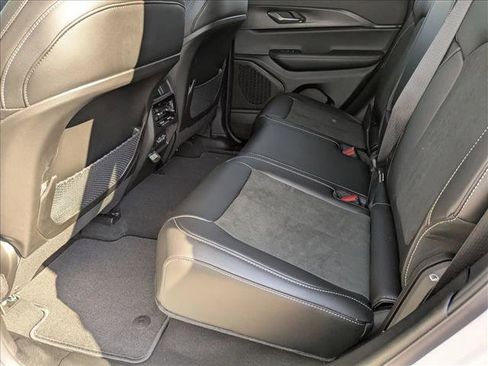 New 2025 Jeep Grand Cherokee Altitude image 15