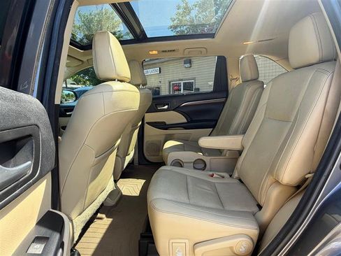Used 2018 Toyota Highlander Limited Platinum FWD image 20