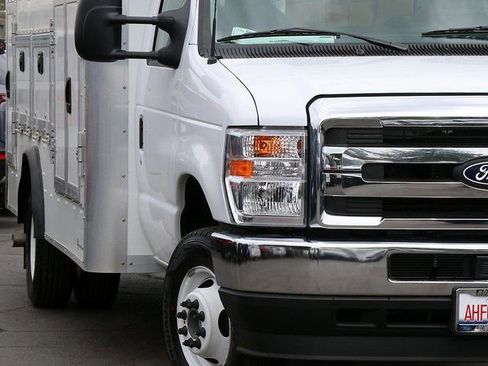 New 2026 Ford E-450 and Econoline 450 Super Duty w/ Power Equipment Group RWD image 4