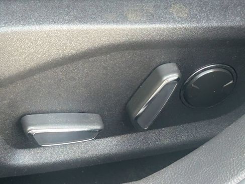Used 2016 Ford Fusion SE FWD image 25