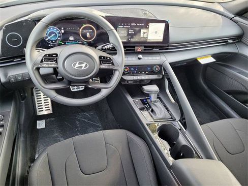 Certified 2025 Hyundai Elantra SEL w/ Cargo Package image 8