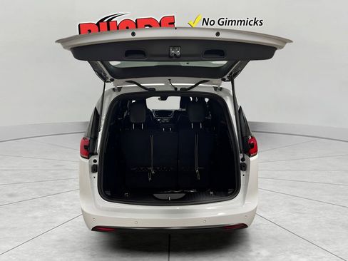 New 2026 Chrysler Pacifica Limited w/ S Appearance Package image 9