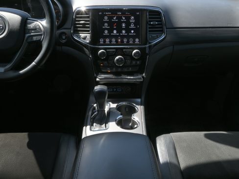 Used 2022 Jeep Grand Cherokee Laredo X image 12