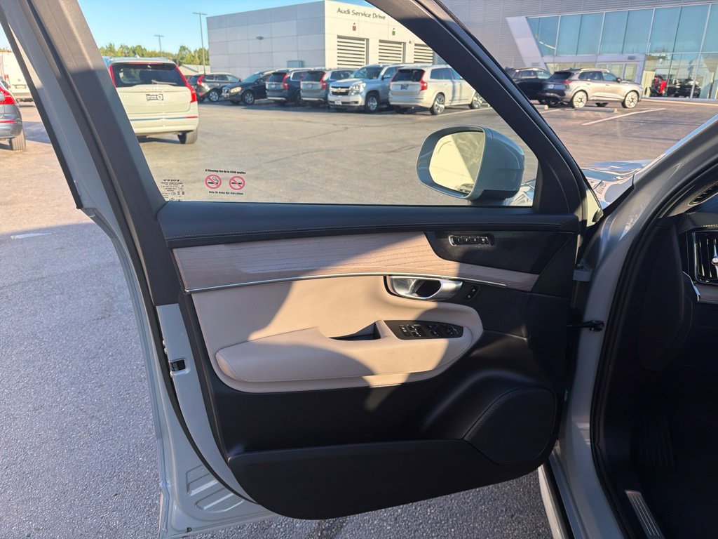 Used 2026 Volvo XC90 B6 Plus AWD/4WD image 9