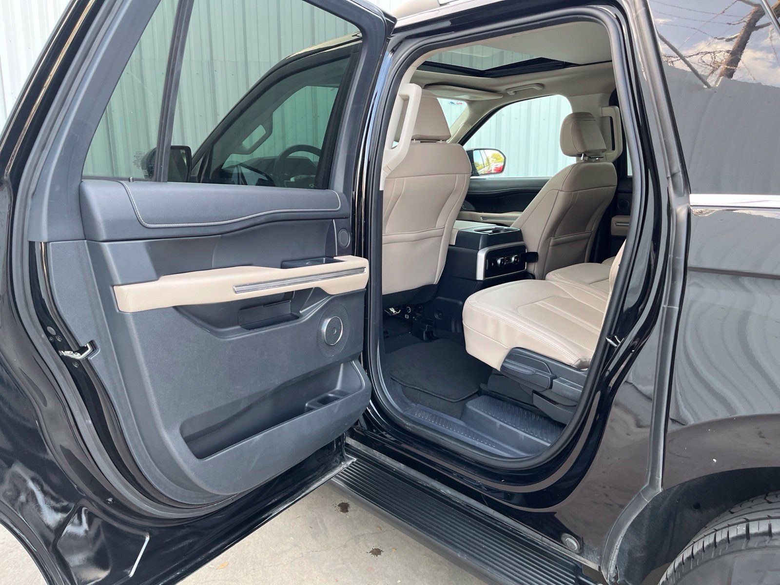 Used 2024 Ford Expedition Max Limited RWD image 12