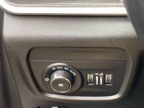 Used 2022 Jeep Grand Cherokee L Limited w/ Luxury Tech Group II image 20