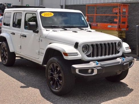Used 2024 Jeep Wrangler Unlimited Sahara AWD/4WD image 2