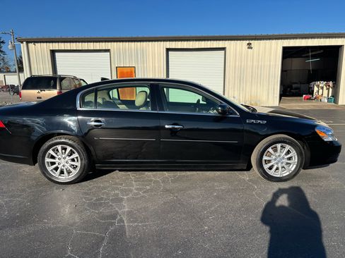 Used 2010 Buick Lucerne CXL w/ Driver Confidence Package image 4