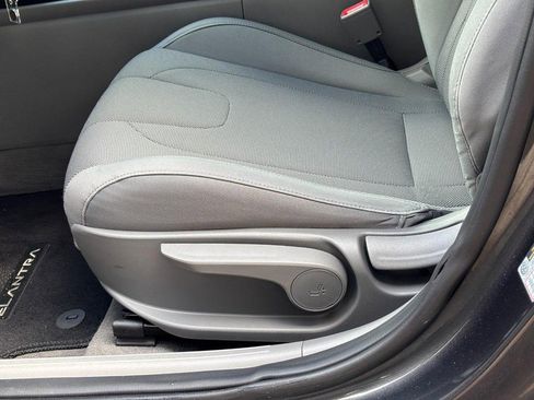 Used 2023 Hyundai Elantra SE image 24