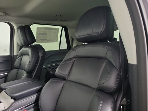 New 2027 Lincoln Navigator Premiere RWD image 20