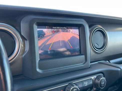 Used 2021 Jeep Wrangler Unlimited Sahara AWD/4WD image 15
