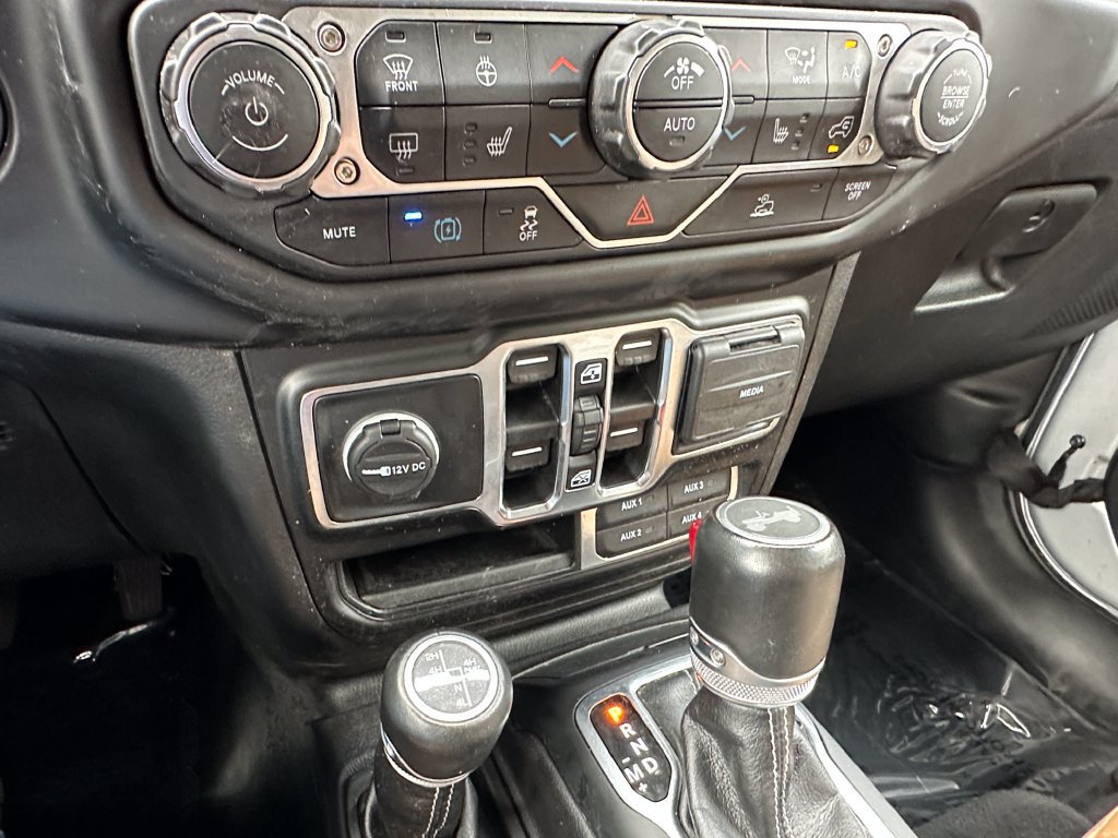 Used 2022 Jeep Wrangler Unlimited Sahara w/ Cold Weather Group AWD/4WD image 30