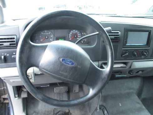 Used 2006 Ford F250 4x4 Regular Cab Super Duty image 10
