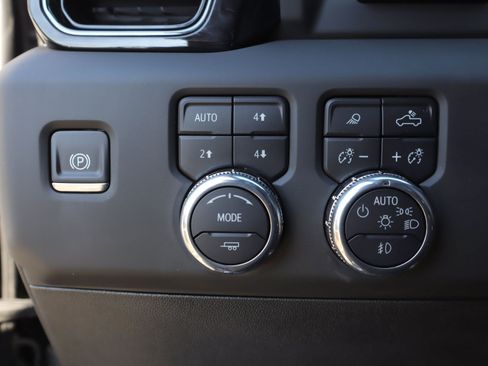 Used 2025 GMC Sierra 2500 AT4X AWD/4WD image 22