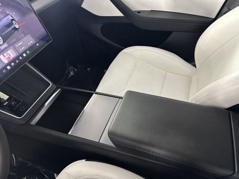 Used 2026 Tesla Model Y 2WD image 21