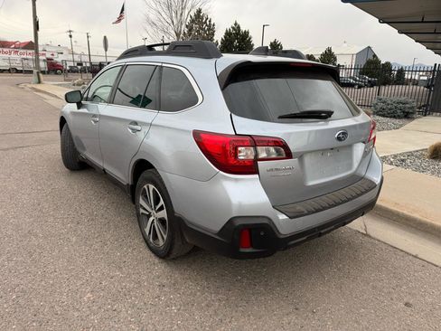 Used 2018 Subaru Outback 2.5i Limited image 2