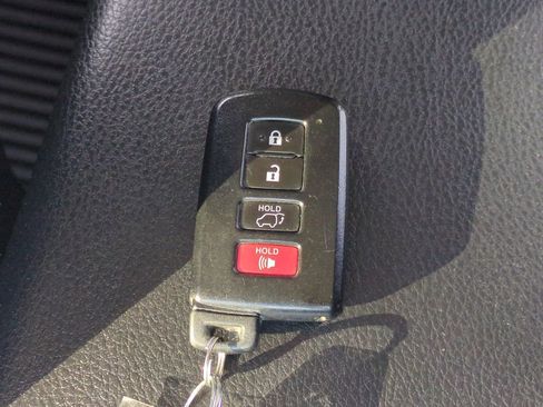 Used 2016 Toyota RAV4 XLE w/ Convenience Package image 27