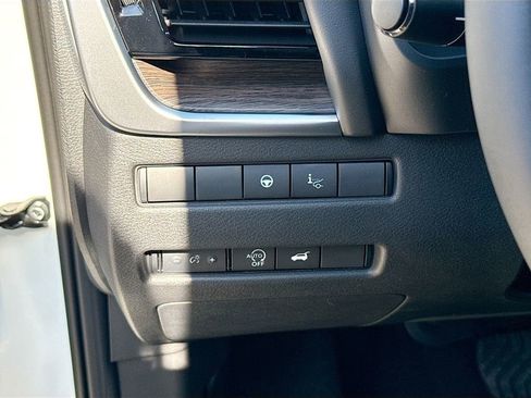 New 2026 Nissan Rogue Platinum image 10