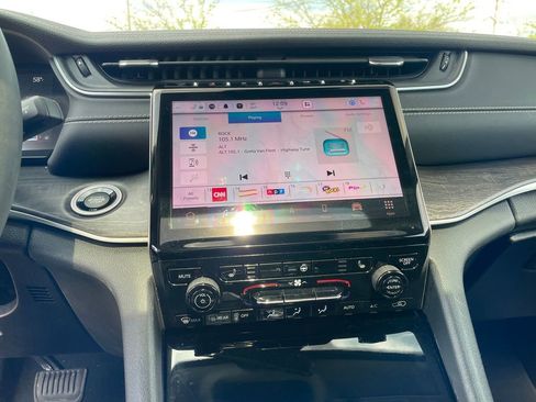 Used 2023 Jeep Grand Cherokee L Limited image 20