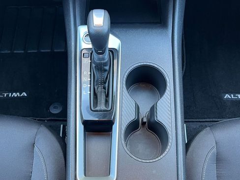 Used 2025 Nissan Altima 2.5 SV image 40