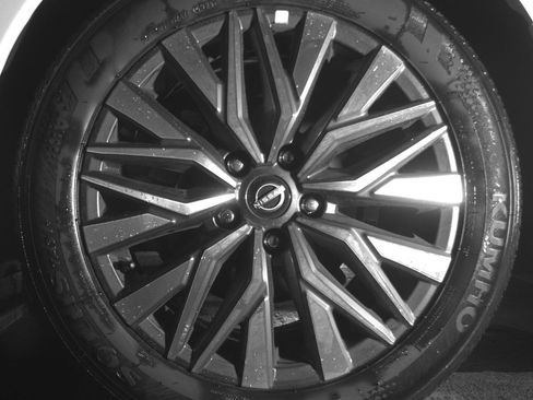 Used 2025 Nissan Altima 2.5 SV FWD image 14