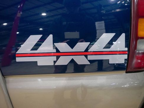 Used 2000 Chevrolet Silverado 2500 LS w/ Firm Ride Suspension Pkg image 23