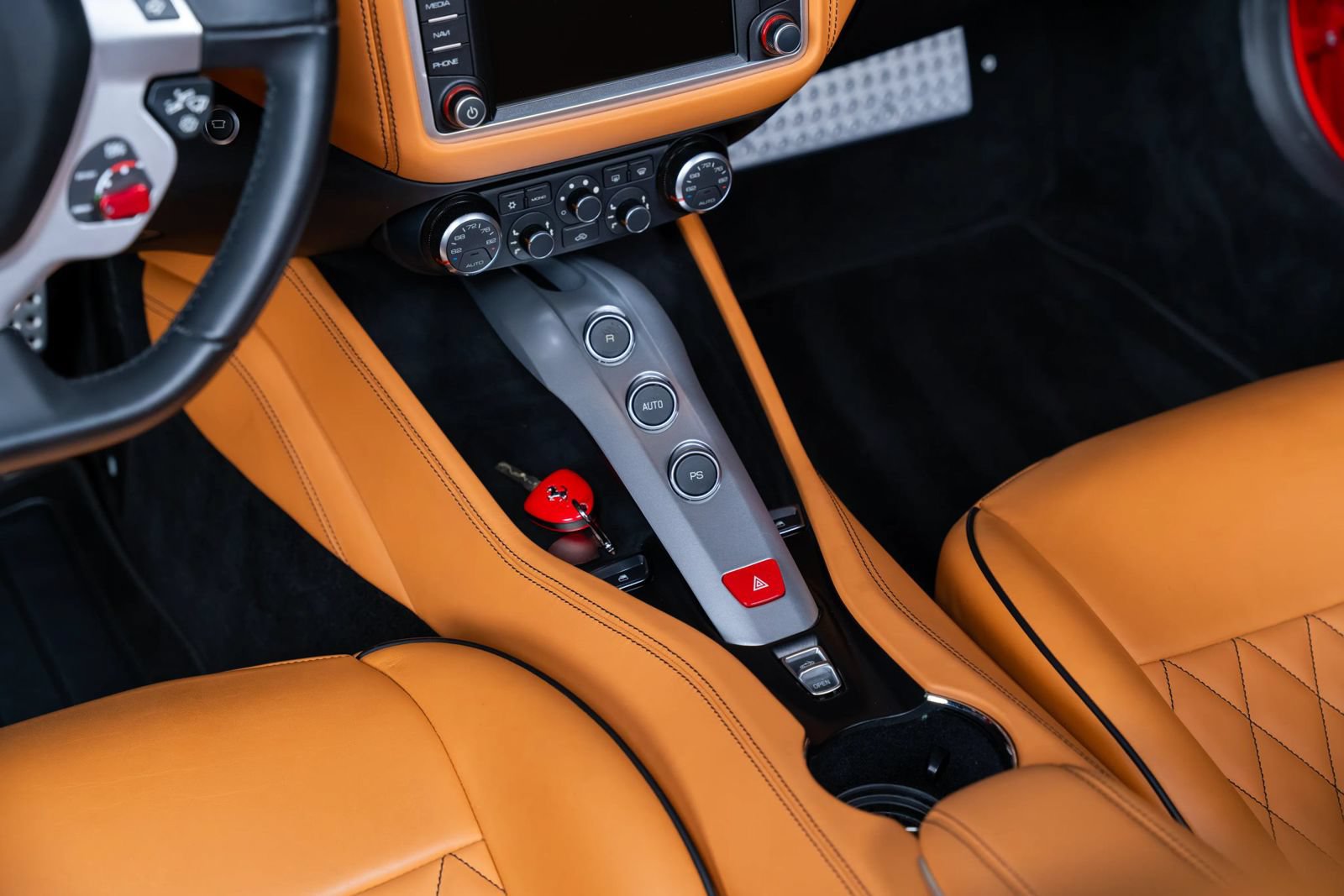 Used 2015 Ferrari California T RWD image 87
