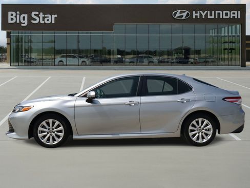 Used 2020 Toyota Camry LE FWD image 2