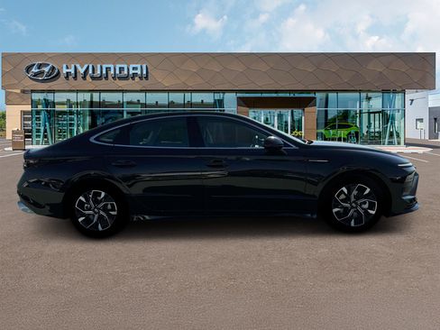 Certified 2025 Hyundai Sonata SEL AWD/4WD image 9