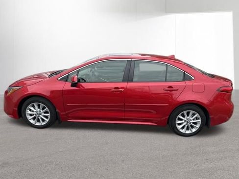 Certified 2021 Toyota Corolla XLE image 2