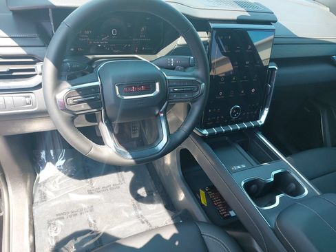 Used 2025 GMC Acadia Elevation w/ Elevation Premium Package FWD image 17