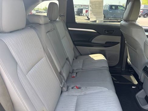 Used 2018 Toyota Highlander Plus AWD/4WD image 14
