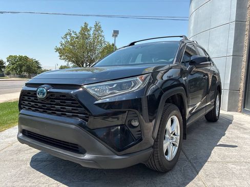 Used 2021 Toyota RAV4 XLE w/ Convenience Package AWD/4WD image 3