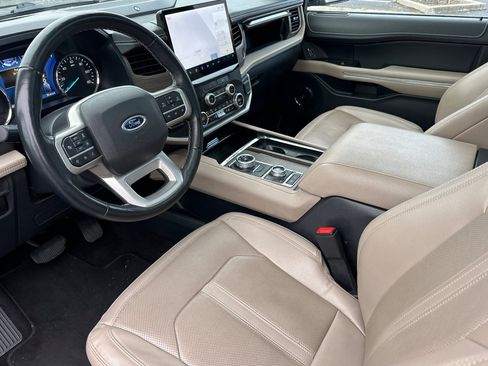 Used 2023 Ford Expedition Limited image 10