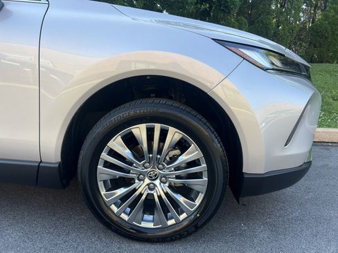 Used 2024 Toyota Venza XLE AWD/4WD image 51