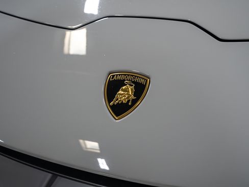 Used 2021 Lamborghini Huracan EVO RWD image 28