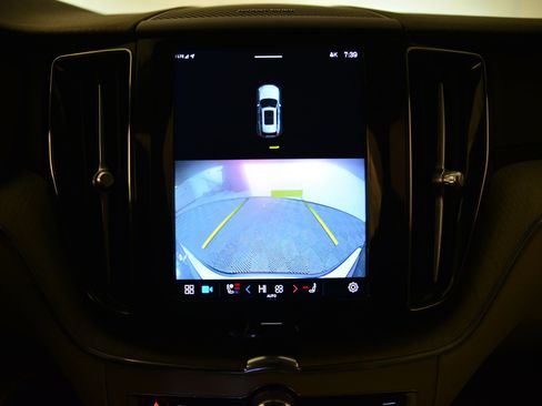 Used 2023 Volvo XC60 B5 Ultimate w/ Climate Package image 31