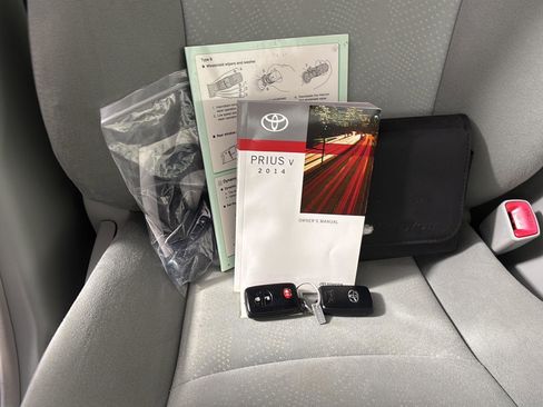 Used 2014 Toyota Prius V Three FWD image 23