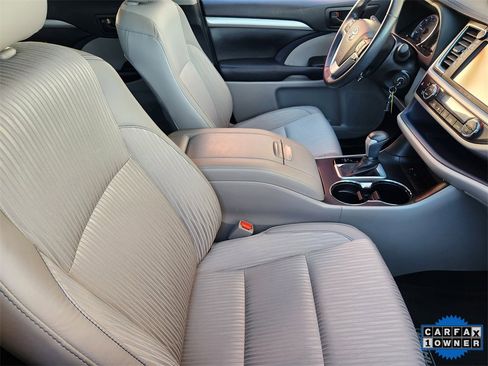 Used 2019 Toyota Highlander LE image 16