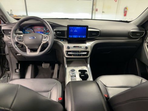 Used 2022 Ford Explorer XLT w/ Equipment Group 202A image 15