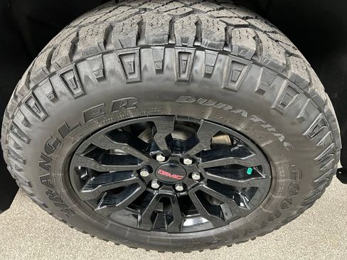 Used 2022 GMC Sierra 1500 AT4X image 22