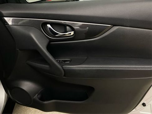 Used 2017 Nissan Rogue SV AWD/4WD image 27