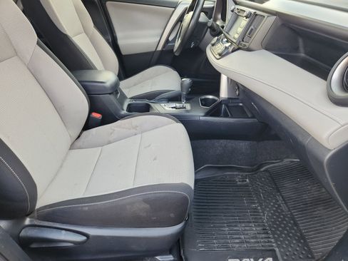 Used 2018 Toyota RAV4 XLE image 18